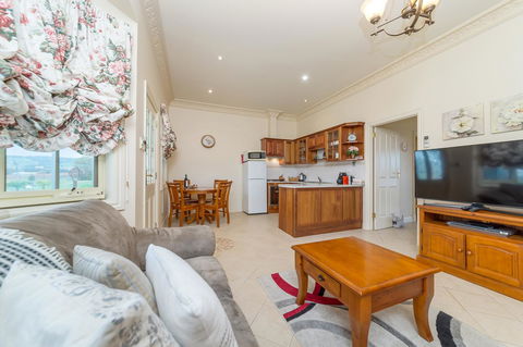 Barossa Vineyard Cottages - New South Wales Tourism  16