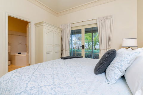 Barossa Vineyard Cottages - New South Wales Tourism  14