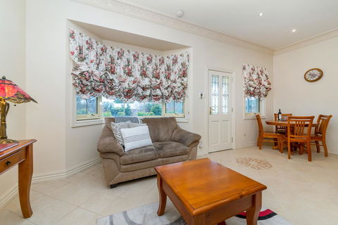 Barossa Vineyard Cottages - New South Wales Tourism  17