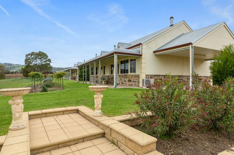 Barossa Vineyard Cottages - New South Wales Tourism  27