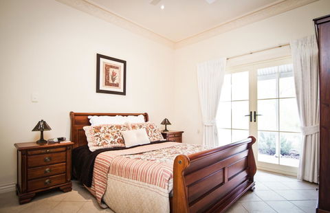 Barossa Vineyard Cottages - New South Wales Tourism  32