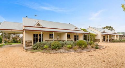 Barossa Vineyard Cottages - New South Wales Tourism  24