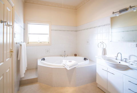 Barossa Vineyard Cottages - New South Wales Tourism  33