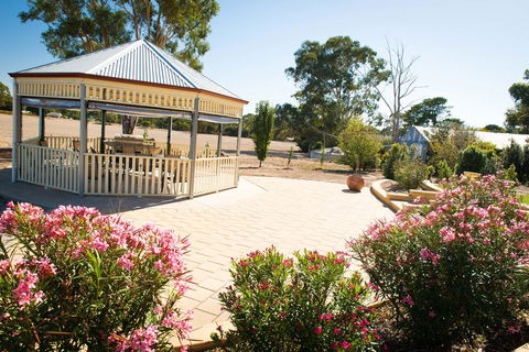 Barossa Vineyard Cottages - New South Wales Tourism  4