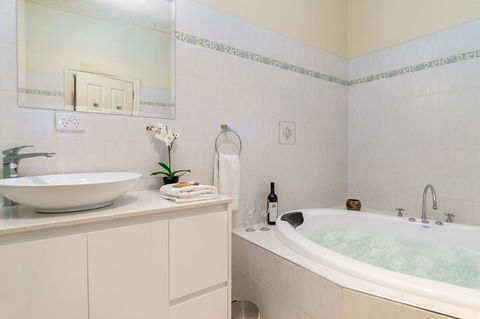 Barossa Vineyard Cottages - New South Wales Tourism  13