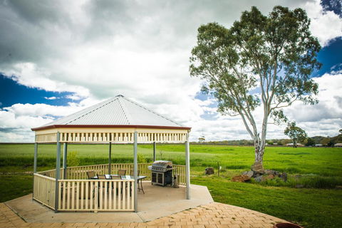 Barossa Vineyard Cottages - New South Wales Tourism  42