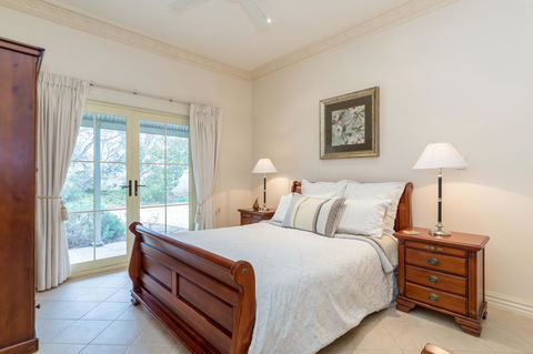 Barossa Vineyard Cottages - New South Wales Tourism  12