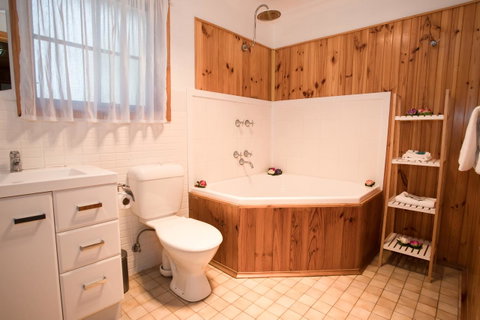 Seppelts View Cabins - New South Wales Tourism  5