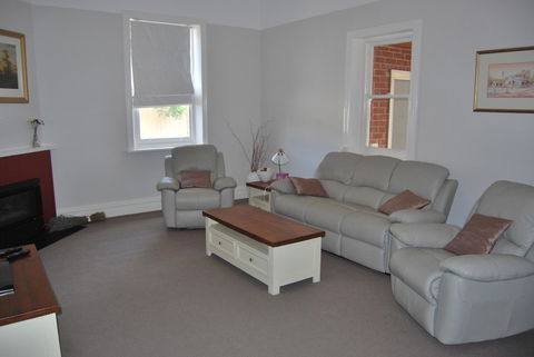 Jacaranda Cottage - New South Wales Tourism  6