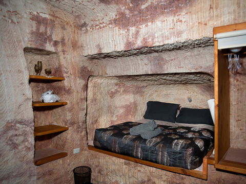 Ali\'s Underground Studio - New South Wales Tourism  9