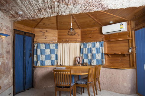 Ali\'s Underground Studio - New South Wales Tourism  6