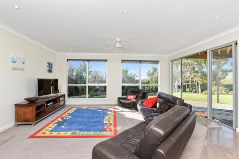 Lavina Luxury Beach House - New South Wales Tourism  11
