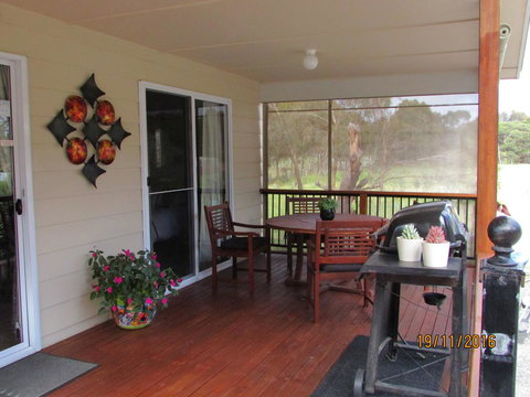 Lazy Days Cottage - Victor Harbor - New South Wales Tourism  27