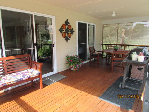 Lazy Days Cottage - Victor Harbor - New South Wales Tourism  13
