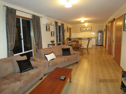 Lazy Days Cottage - Victor Harbor - New South Wales Tourism  17