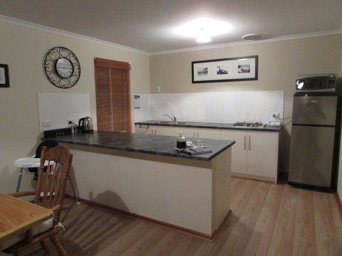 Lazy Days Cottage - Victor Harbor - New South Wales Tourism  14
