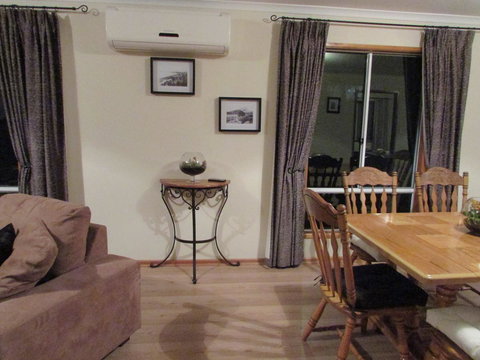 Lazy Days Cottage - Victor Harbor - New South Wales Tourism  15