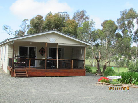 Lazy Days Cottage - Victor Harbor - New South Wales Tourism  12