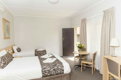 Bathurst Motor Inn - New South Wales Tourism  24