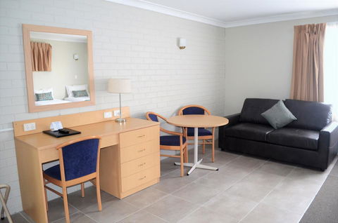 Bathurst Motor Inn - New South Wales Tourism  9