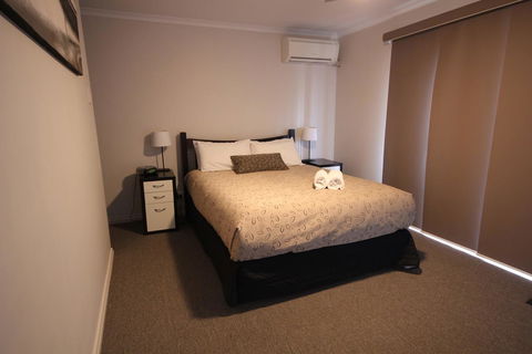 Port Vincent Motel & Apartments - New South Wales Tourism  9