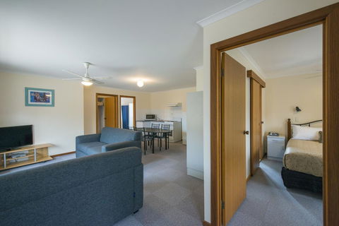 Port Vincent Motel & Apartments - New South Wales Tourism  17