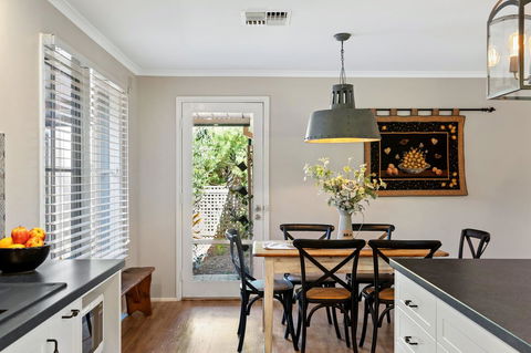 Adelaide Hills Retreats - New South Wales Tourism  8