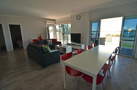 Beachview - New South Wales Tourism  6