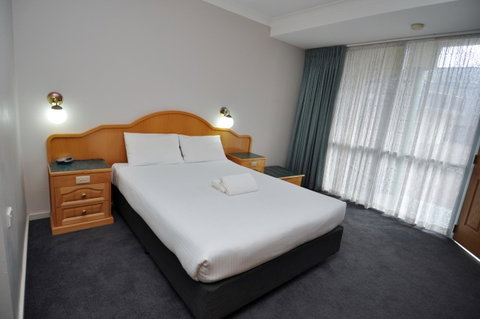 Hilton Beachfront Motel - New South Wales Tourism  24