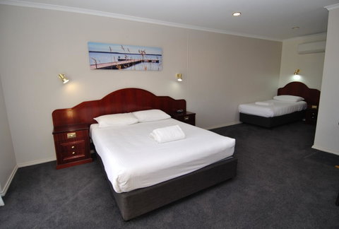 Hilton Beachfront Motel - New South Wales Tourism  41