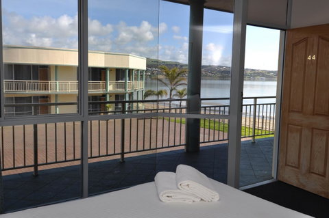 Hilton Beachfront Motel - New South Wales Tourism  0