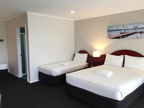 Hilton Beachfront Motel - New South Wales Tourism  20