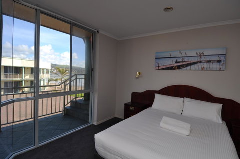 Hilton Beachfront Motel - New South Wales Tourism  34
