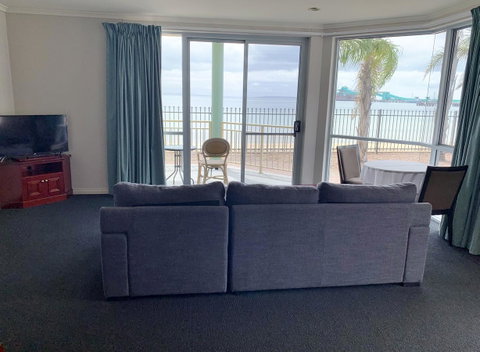 Hilton Beachfront Motel - New South Wales Tourism  7