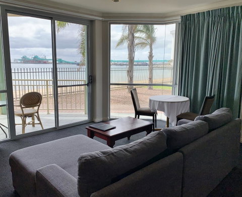 Hilton Beachfront Motel - New South Wales Tourism  15