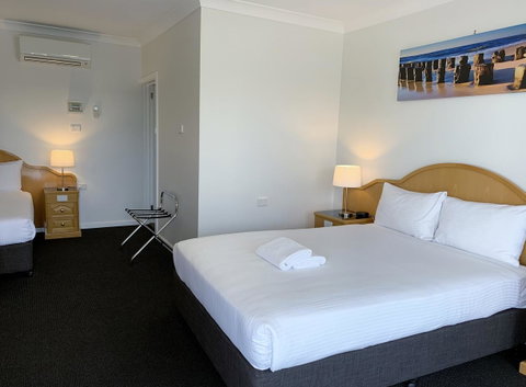 Hilton Beachfront Motel - New South Wales Tourism  2
