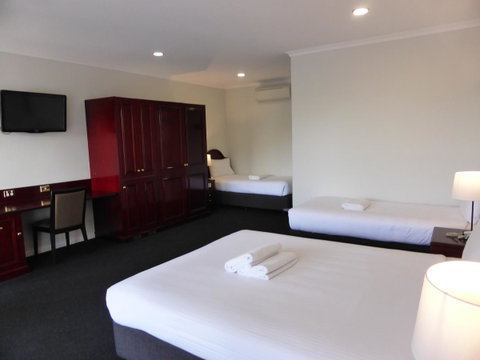 Hilton Beachfront Motel - New South Wales Tourism  35