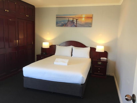Hilton Beachfront Motel - New South Wales Tourism  8