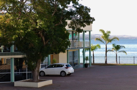 Hilton Beachfront Motel - New South Wales Tourism  42