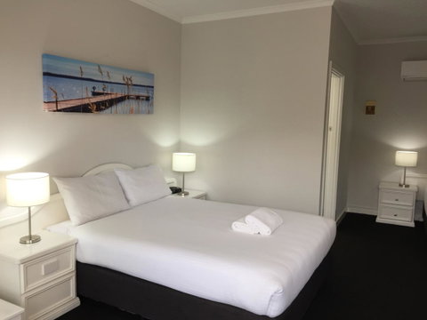 Hilton Beachfront Motel - New South Wales Tourism  5