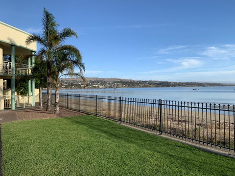 Hilton Beachfront Motel - New South Wales Tourism  4