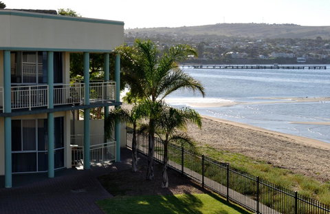 Hilton Beachfront Motel - New South Wales Tourism  40