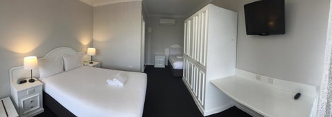 Hilton Beachfront Motel - New South Wales Tourism  39