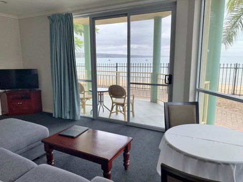 Hilton Beachfront Motel - New South Wales Tourism  3