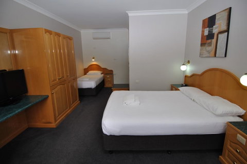 Hilton Beachfront Motel - New South Wales Tourism  36