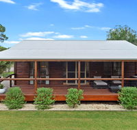 The Log Cabin - 47 Jetty Road