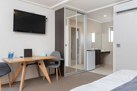 Mick O\'Sheas - New South Wales Tourism  1