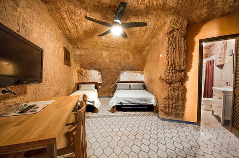 The Underground Motel - New South Wales Tourism  9