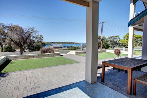 Bay Bliss - New South Wales Tourism  1