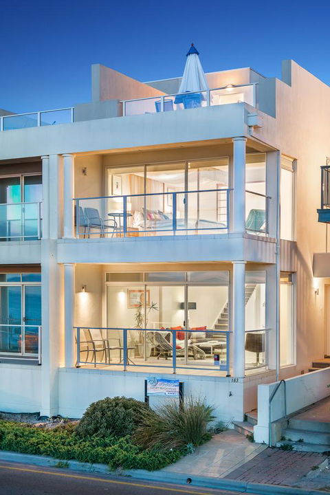 Adelaide Luxury Beach House - New South Wales Tourism  19